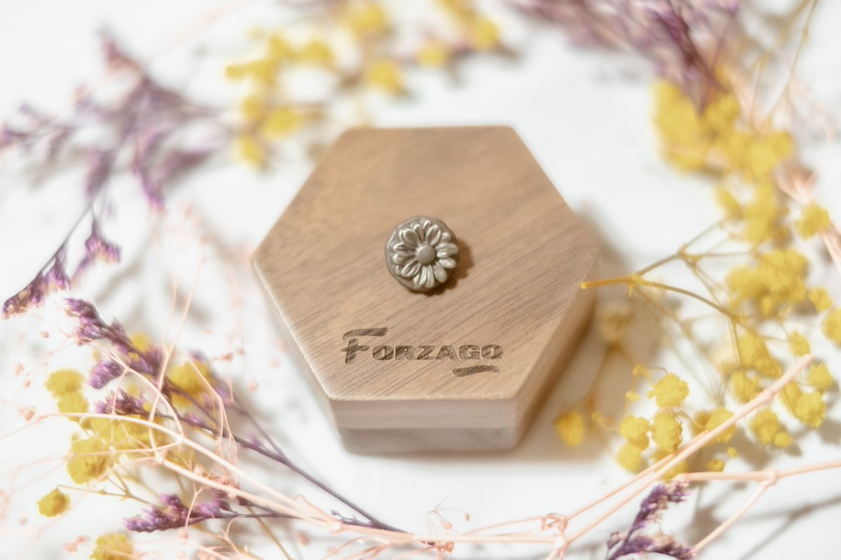 SakurafotoU's tweet photo. ćFORZAGO HANDMADEćSunflower means silent love, loyalty and positive attitude towards life.
šhttps://t.co/Sgn1FEK4ER
#camera #photo #photography #photographer #fujifilm #leica #handmade #shutterbutton https://t.co/PErgoIELyr