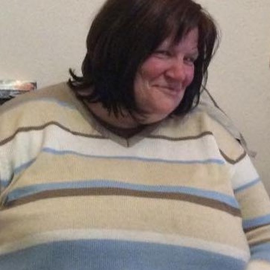 Hör gerade am Köln Bonner Flughafen, dass man nur maximal einen Handgepäckstück mitnehmen darf. Ich weiß nicht wie lange ich das schon weiß