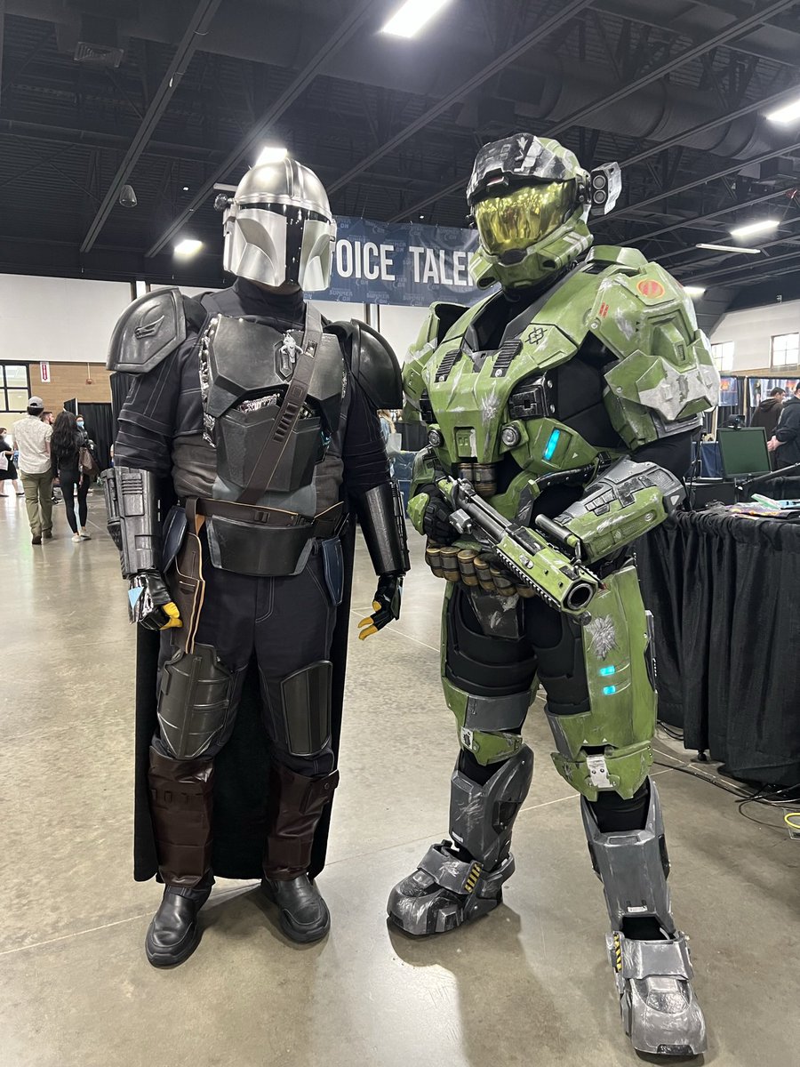 Zengarasu's tweet photo. #Summercon was soooo fun and full of amazing people from the #Halo community. Thank you @SteveDownes117 #JeffSteitzer and @jentaylortown for taking the extra time out of their day to make sure everyone had the chance to meet them! Proud to have them in the #halocommunity https://t.co/eFIaLHwAHM