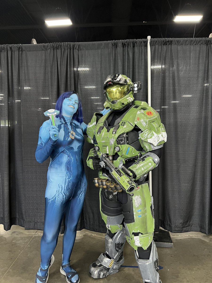 Zengarasu's tweet photo. #Summercon was soooo fun and full of amazing people from the #Halo community. Thank you @SteveDownes117 #JeffSteitzer and @jentaylortown for taking the extra time out of their day to make sure everyone had the chance to meet them! Proud to have them in the #halocommunity https://t.co/eFIaLHwAHM