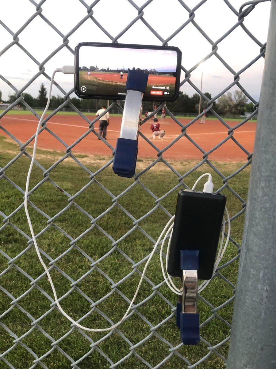 peacenow4given's tweet photo. Where theres a Will there is a way!! This is genius!! Live streaming made possible so family can watch!!! #Family #Makeithappen! #Clampsforthewin https://t.co/gLhmNj3NyM