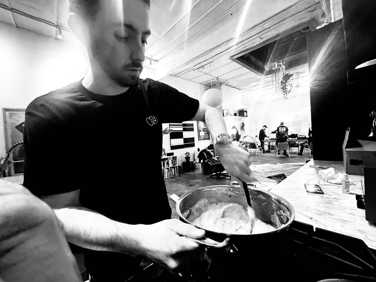 doodle2691's tweet image. Chef doing chef #wheatpaste