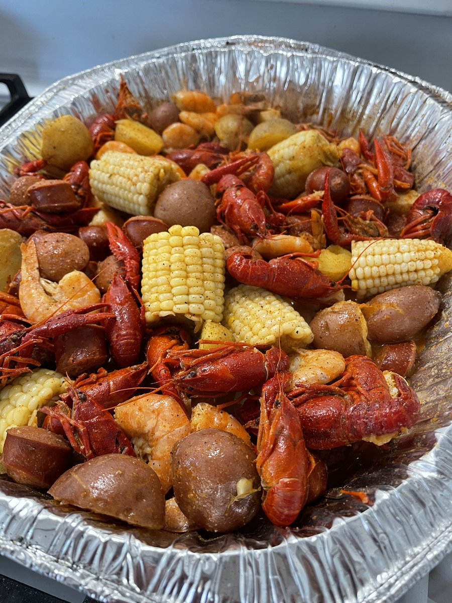IsthisIt661's tweet photo. Happy Fathers Day meal ....I can cook #FathersDay2022 #seafoodbroil #slapyomomma https://t.co/lHr9FKUZEX