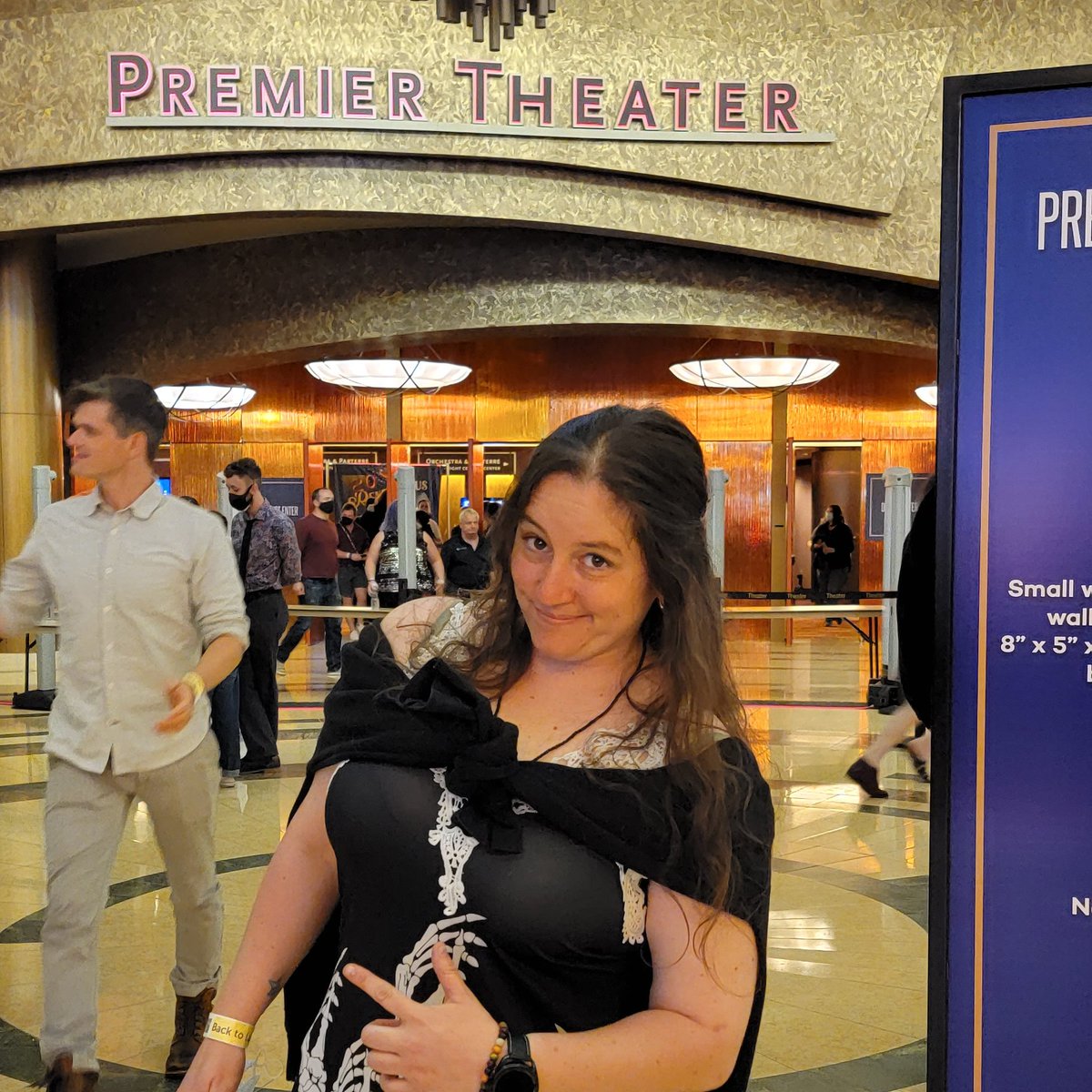 Squeesh's tweet photo. The show was lovely, though #mbmbam  #fancyonthefly #underdressedlifehack #justincalmdown #ihadtopeesoididntstopatthebackdrop https://t.co/aTjx5mSx0k