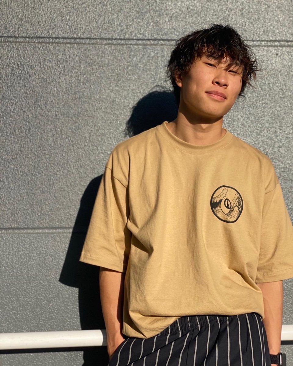 I_fun_d's tweet photo. @hironori_ao デザインのビッグシルエットTシャツ「Snow&amp;Surf」がオンラインショップにて販売開始。
気になる方はオンラインショップでチェックして見てね！

#i_fun_d 
#tシャツ #新作 
#snowandsurf 
#ネオプレーンミトン 
#ミトン軍手 #オフトレ 
#オフトレスノーボード 
#neoprene_mitten https://t.co/KLhiUAuA73