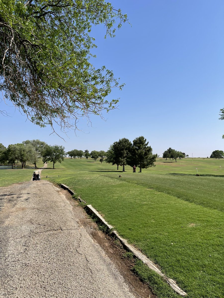 logannoah8's tweet photo. @Road_Builder_TX You should look into Yoakum County in Denver City, Tx about 25 min NW of Gaines. Similar management with green fees covering the full day. Also a gem. https://t.co/9EhA6Znri8