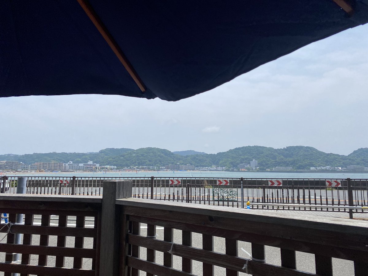 superyomogi's tweet photo. テラスから眺める逗子海岸、いいねー。 https://t.co/NuFw6zKZIG