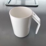 変わった形のダイソーのコップ。取っ手が斜めの、その理由とは？