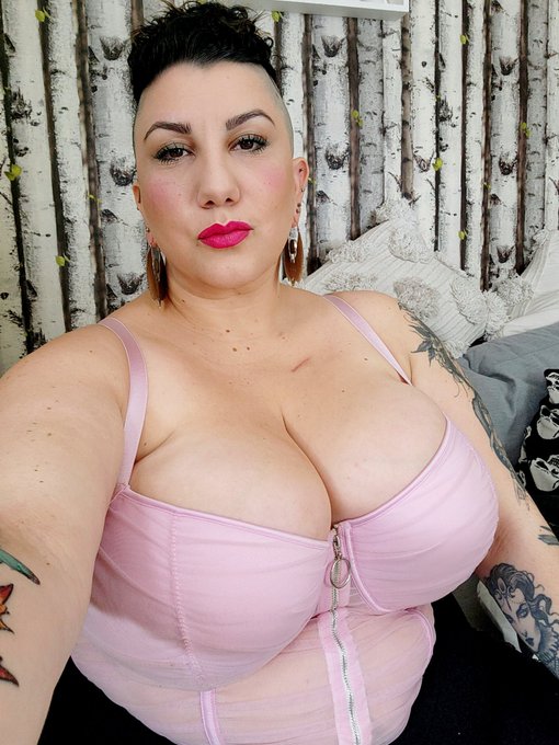 Short hair don't care #chemo #cancersurvivor https://t.co/12D8AtBTct<a href="/tag/chemo"class="tags">#chemo</a><a href="/tag/cancersurvivor"class="tags">#cancersurvivor</a>