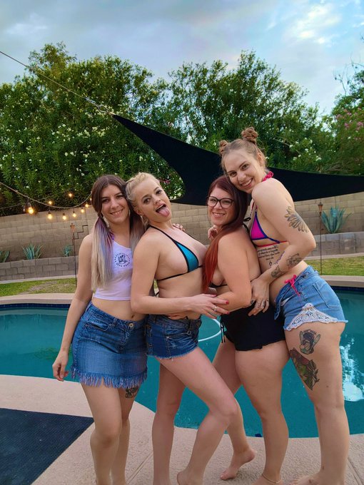 Had the best time doing this all girl orgy!!! Such sweet gals!!! Look for our clips on our fan sites<a href="/tag/lgbt"class="tags"><span>#lgbt</span></a><a href="/tag/bootylicious"class="tags"><span>#bootylicious</span></a><a href="/tag/xxx"class="tags"><span>#xxx</span></a><a href="/tag/camgirl"class="tags"><span>#camgirl</span></a><a href="/tag/lesbianlove"class="tags"><span>#lesbianlove</span></a>