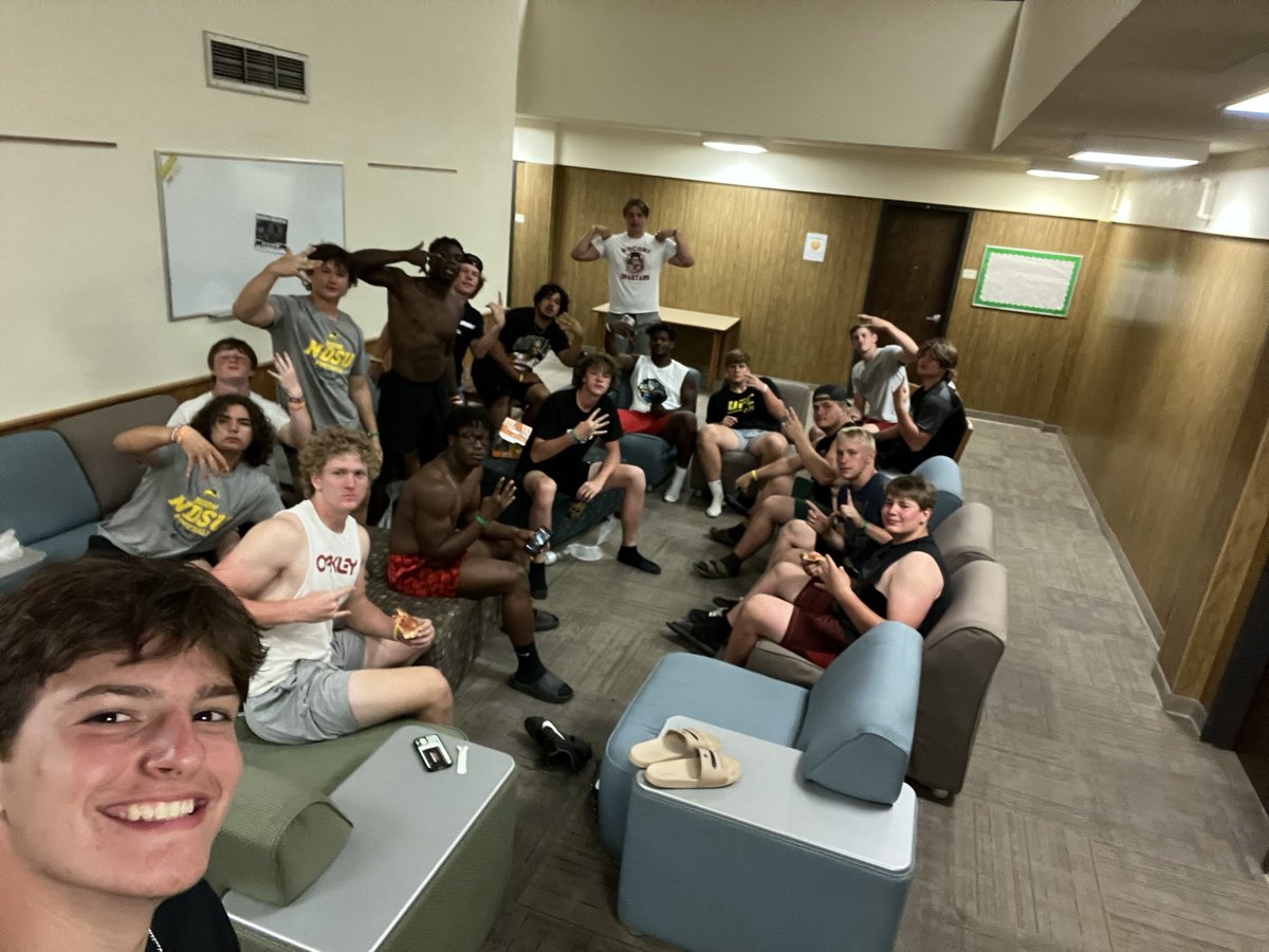 ethanheller14's tweet photo. Had an amazing time at the @NDSUfbCamp! Coming all the way from Texas was a haul, but well worth it! Met some great folks and got better. Thank you @CoachHestness and @FBCoachLarson for the incredible hospitality and the intense coaching! Go Bison!! 🤘🏼 https://t.co/ZdiHRgaiYm