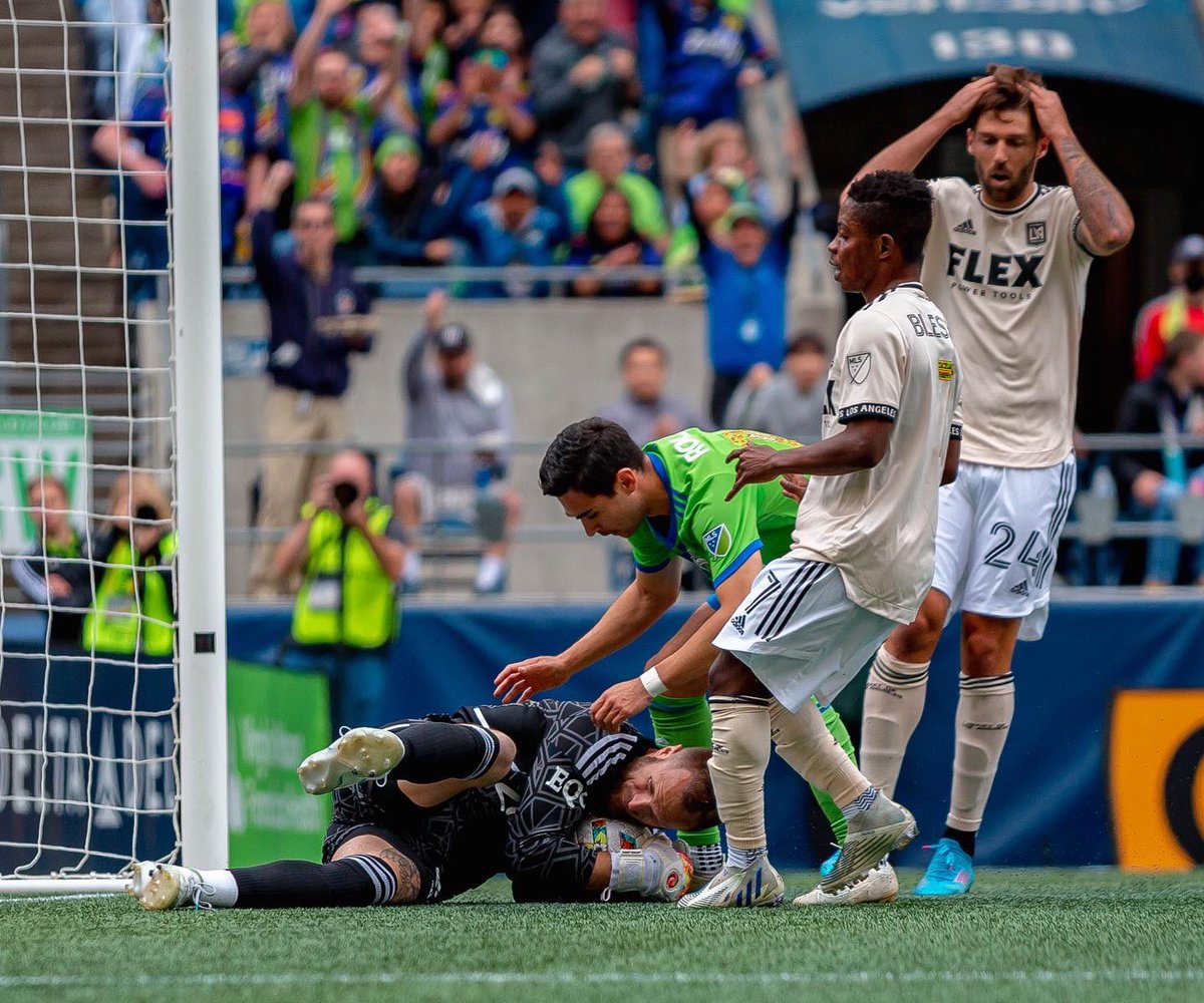 LovinPnw's tweet photo. I present to you @Stefan24Frei #themanofthematch Of yesterday’s match against LAFC! He was on fire 🔥 

Shot for @AreaSportsNet 
.
.
.
.
#sounders #seattlesounders #ecs #soundersfc #mls #mlssoccer #seattle #sportsphotography #sportsphotographer https://t.co/yV3i4Po9G7