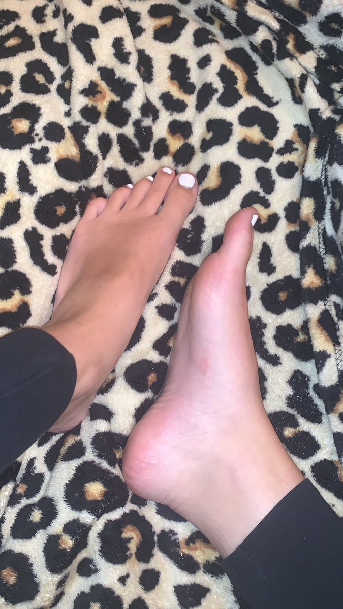 Toes & Hoes tweet media