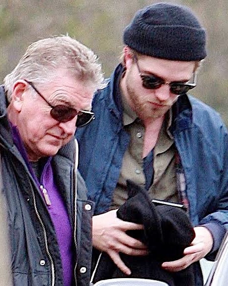 doseofpattinson's tweet photo. happy father’s day! 🥰❤️ https://t.co/AHLLEeFROg