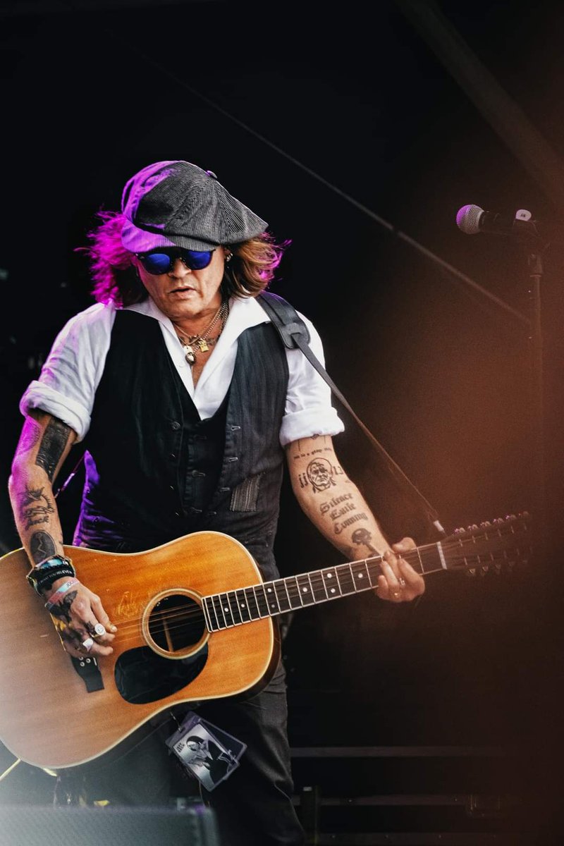 RT @Qsoneko_: https://t.co/YOeCxDGs2p

#JohnnyDepp , jeff beck  Helsinki Blues Festival in Helsinki  June 19, 2022 https://t.co/WNHUNhxTFO