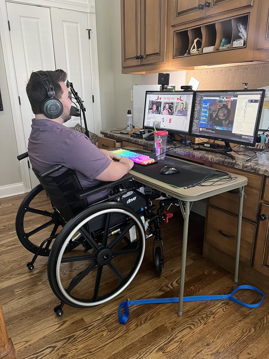 CdapsR6's tweet photo. This weekend was amazing and it was so much fun to make my return to Challenger League. Also this is how I’m forced to setup for all y’all asking questions and flaming the stairs as my backdrop😂
Much love to all the support this weekend❤️❤️❤️ https://t.co/34MqTlfbKg