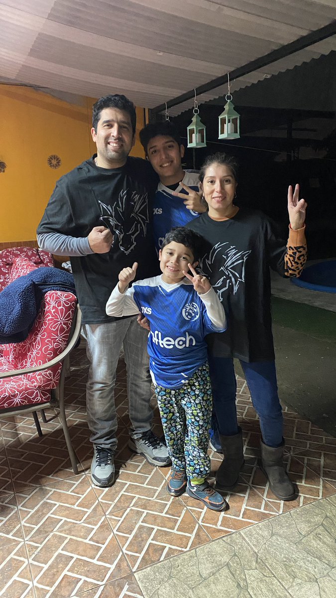 Un día lleno de emociones. Tengo dos hijos maravillosos #Probenjita y <a href="/MiradaNinja199/">LEV MiradaNinja</a> . Y además gran remate con el campeonato ganado por la <a href="/LeviatanGG/">LEVIATAN</a> Academy. Muy orgulloso de todo lo logrado. ♥️ Felicidad absoluta.