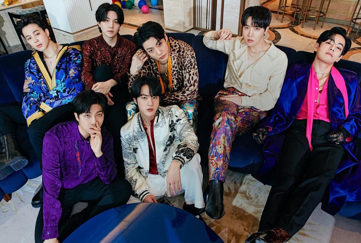 btspicstwt_'s tweet photo. [📸PHOTOS] @BTS_twt ‘Proof’ release interview Group Photo https://t.co/DimAd2kfKG