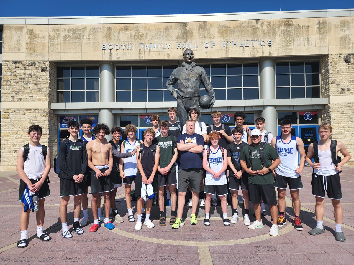 sabercathoops's tweet photo. Well, that’s a wrap for KU team camp. Fantastic time! Great, well run camp with really good teams. Learned a lot and looking forward to getting better!  
I’m blessed to be associated with these dudes!
#family https://t.co/yNSL0toYm3
