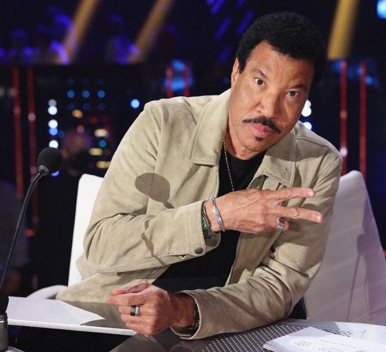 Happy 73 birthday to the amazing Lionel Richie! 