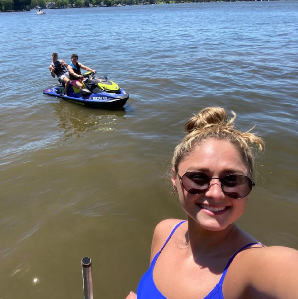 ThomSigel's tweet photo. Enjoyable family getaway with some golf #FixYourBallMarks , fun on the lake, and relaxation. Made for a special Father's Day weekend with these three. https://t.co/GHm9Aa0kxq