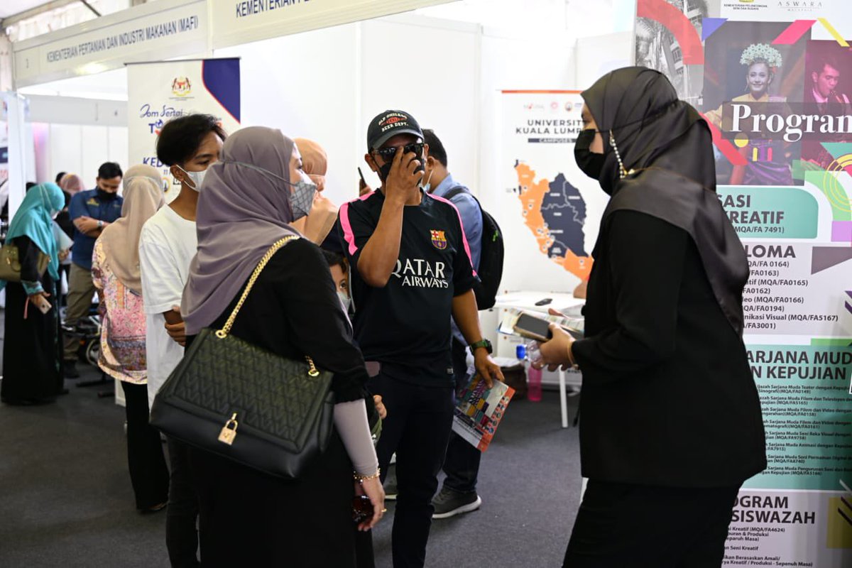 Kunjungi dan temui kami di booth pameran No. 1 sempena Minggu TVET Negara 2022. Dapatkan maklumat dan penerangan  lanjut mengenai peluang melanjutkan pelajaran di ASWARA.

Jom temui kami disana!

📅 18 hingga 23 Jun 2022
⏱ 9am - 5pm
📍Politeknik Sultan Salahuddin Abdul Aziz Shah
