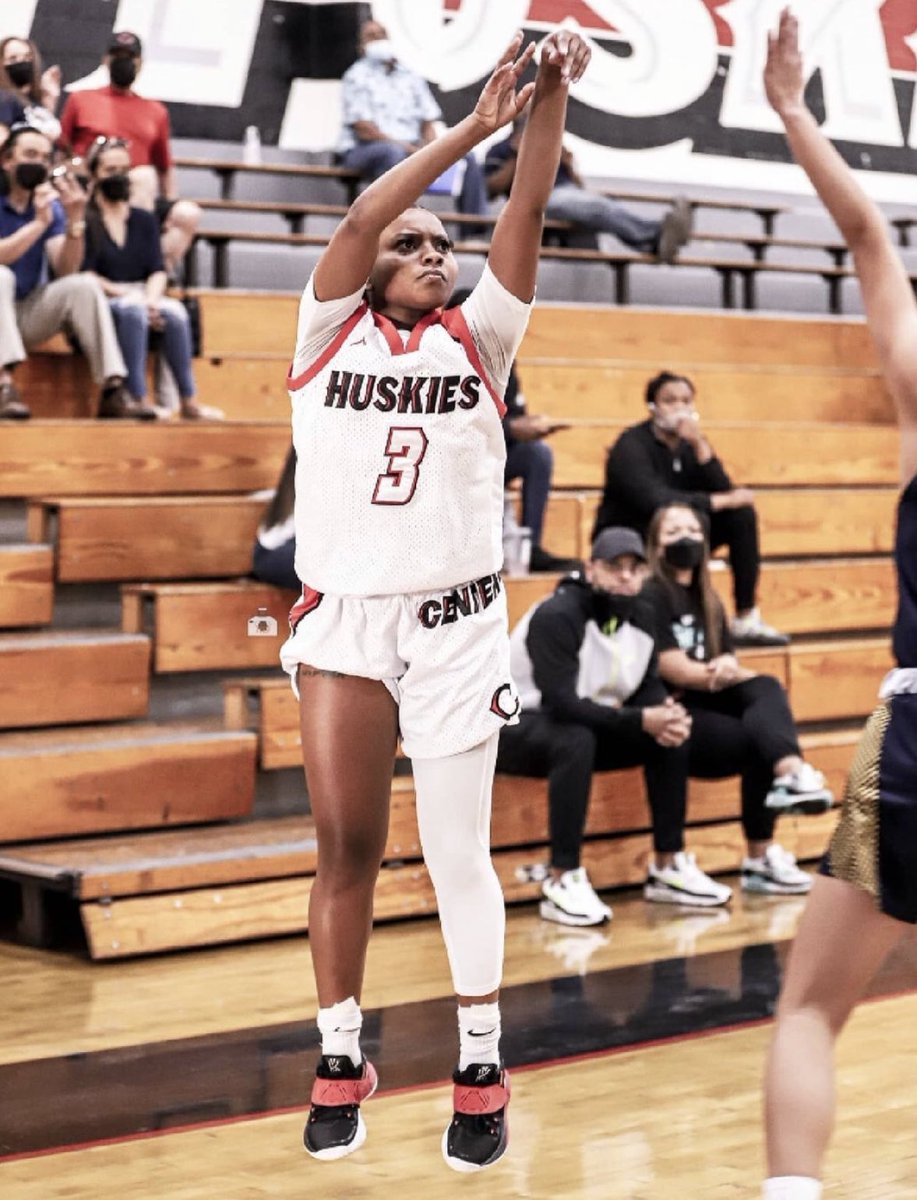 the10huskiesgbb's tweet photo. We are PROUD beyond measure! Congratulations to @usabasketball @UCLAWBB and @LondynnThaCutie for winning the gold medal! More great things to come for our very own @Cen10Huskies @cen10athletics @_londeeeezy in the future.  #cen10basketball🏀 #cen10 #the10 #usa🇺🇸 #gold🥇 https://t.co/4gjFYxw6t9