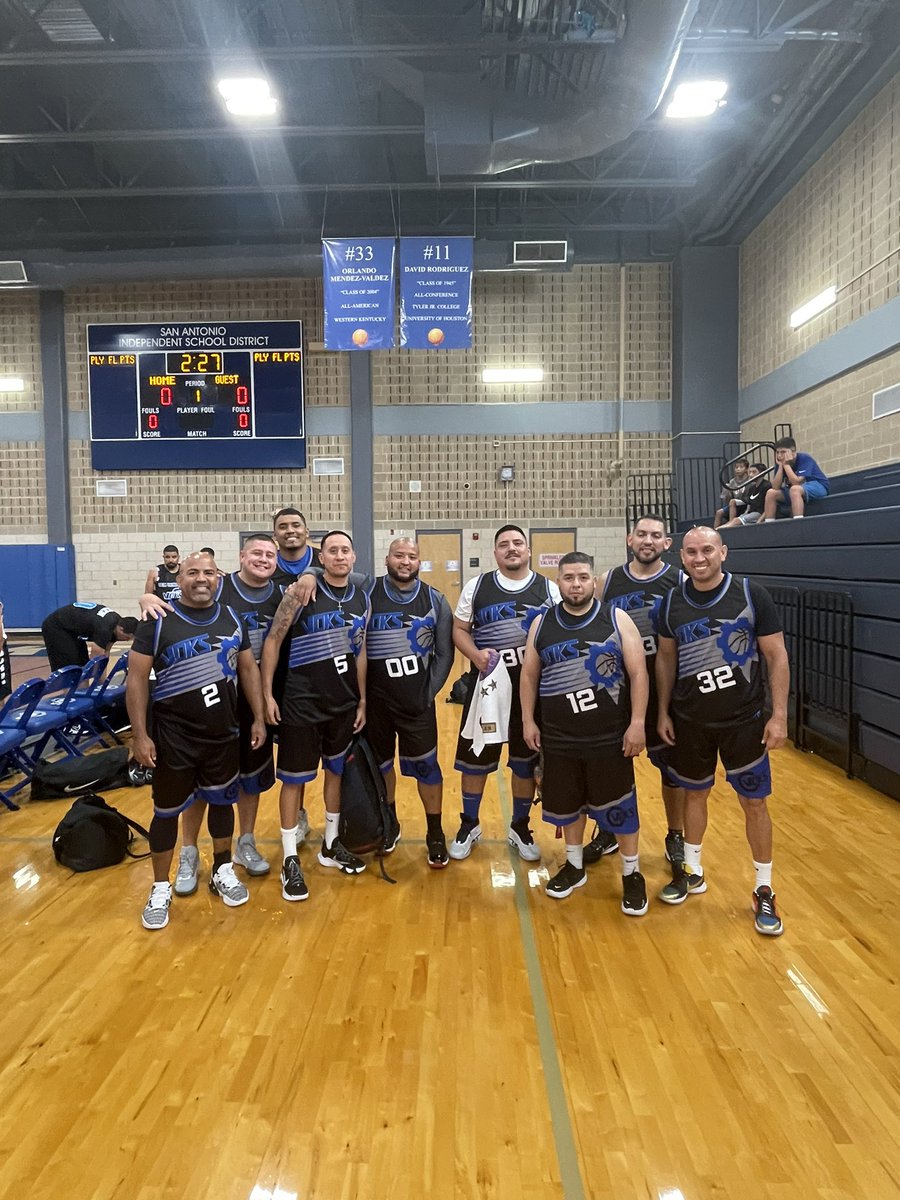 sal_tellez's tweet photo. What a great weekend for all our VOK alumni that participated in our Lanier inaugural basketball tournament. What a great success this event was for our #78207. Thanks to all who were involved in making this happen! #BeAVOK @vokshoops https://t.co/N0bAnm329B