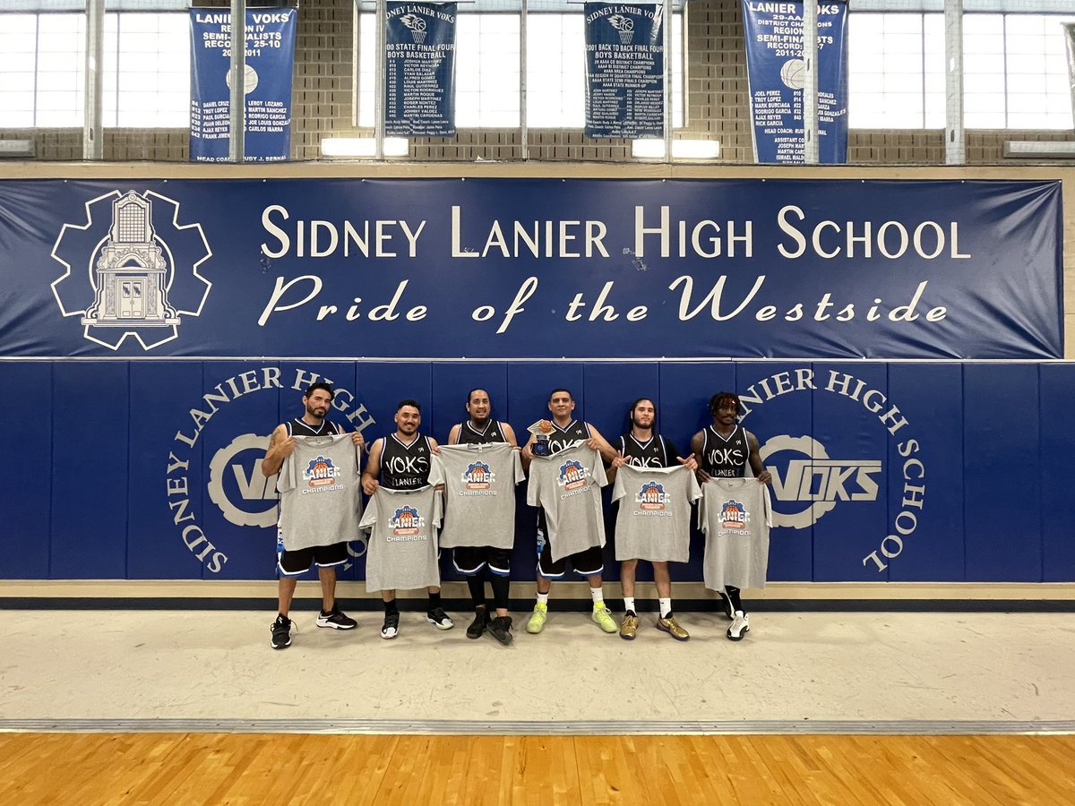 sal_tellez's tweet photo. What a great weekend for all our VOK alumni that participated in our Lanier inaugural basketball tournament. What a great success this event was for our #78207. Thanks to all who were involved in making this happen! #BeAVOK @vokshoops https://t.co/N0bAnm329B