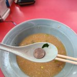 ラーメンの中から１００円玉!？嬉しい？いや、これは全然嬉しくないぞ!