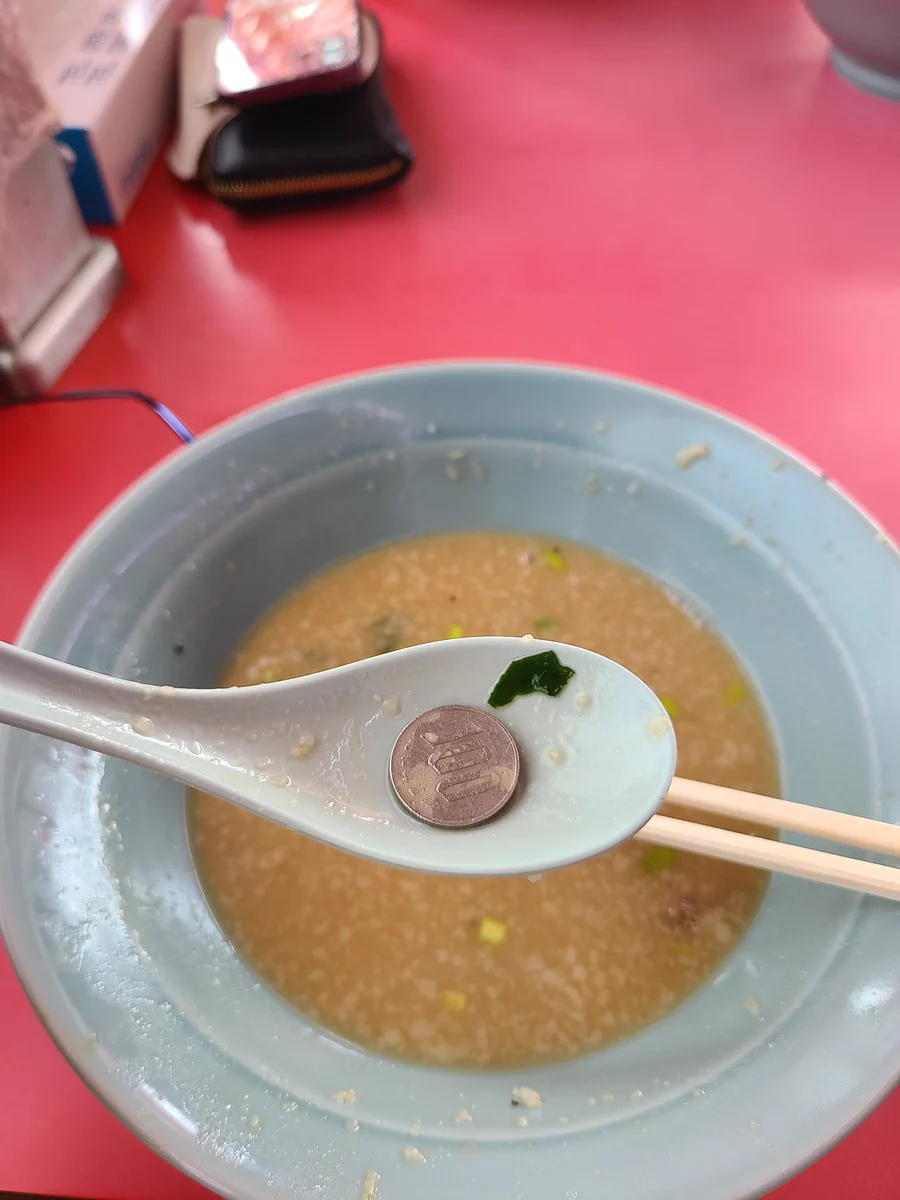 ラーメンの中から１００円玉！？嬉しい？いや、これは全然嬉しくないぞ！！
