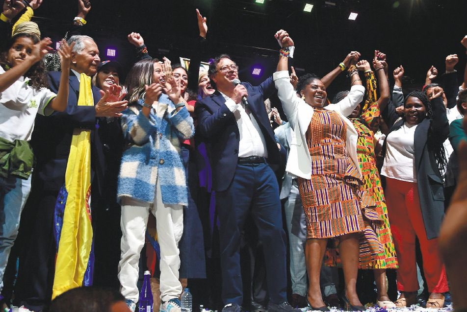 Il candidato di sinistra Gustavo #Petro, 62 anni, l'ex sindaco di Bogotà ed ex combattente ribelle, è stato dichiarato vincitore delle elezioni presidenziali in #Colombia.