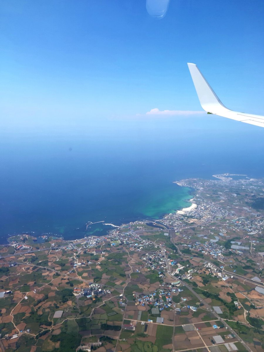spica082's tweet photo. 작년 이맘때 상공에서 본 제주도 https://t.co/C1Gi3GNA5q
