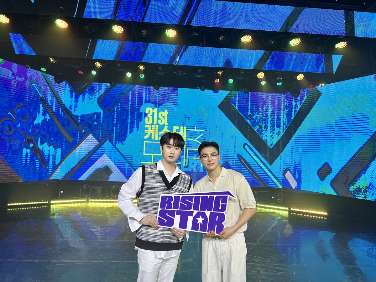 RisingStar_kpop's tweet photo. 2022.06.19
"31st K Stage 케스테 모의고사"

#허영생 #heoyoungsaeng #배너 #vanner #태환 #taehawn https://t.co/kSu4iE4DV6