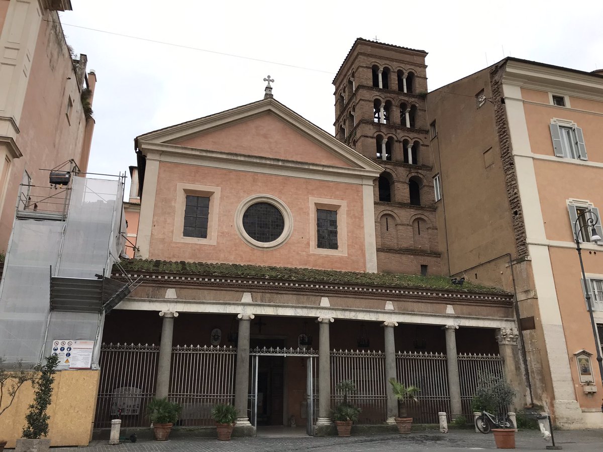 <a href="/OCObispo/">OCObispo</a> 

<a href="/SallyAxworthy/">Sally Axworthy</a>
San Lorenzo en Lucina, la actual iglesia-estación, fue consagrada en el año 440. Construida en una "ínsula" romana del siglo III (bloque de viviendas) donde vivió la comunidad cristiana del siglo IV. El baptisterio original sobrevive debajo.