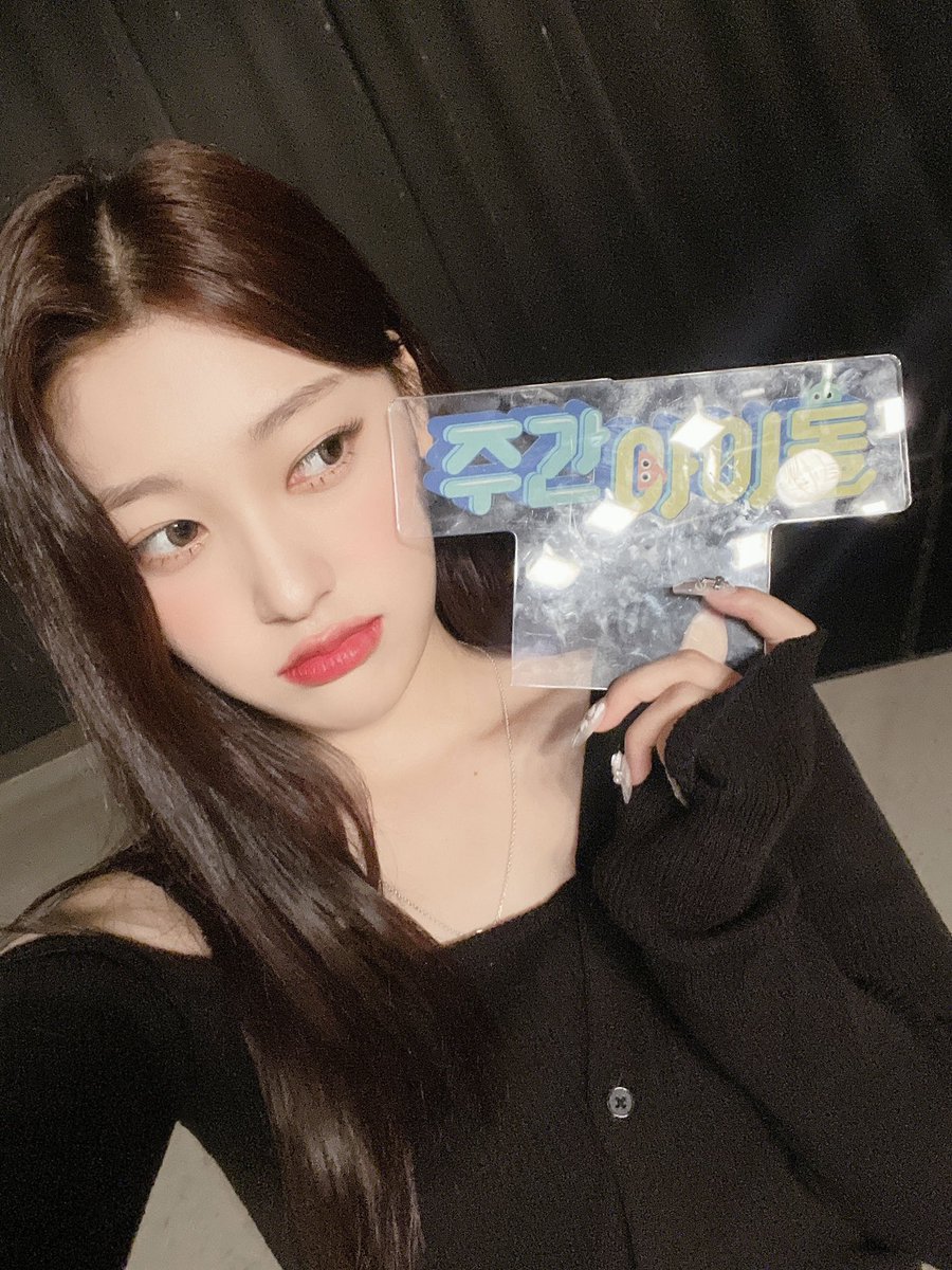 weeklyidol_ tweet picture