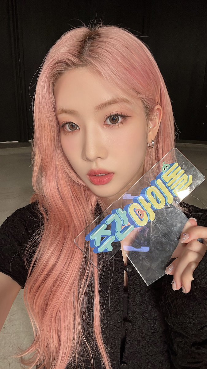 weeklyidol_ tweet picture