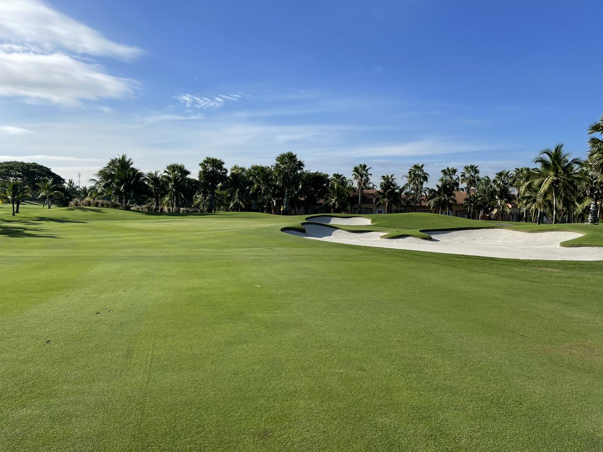 BradBurgess's tweet photo. Nice stroll around holes 1 to 5 this morning at Amata Spring Country Club admiring the bunkers we built @STSAsia #DuraBunker #SandTrapper https://t.co/KJbl6rvm2u