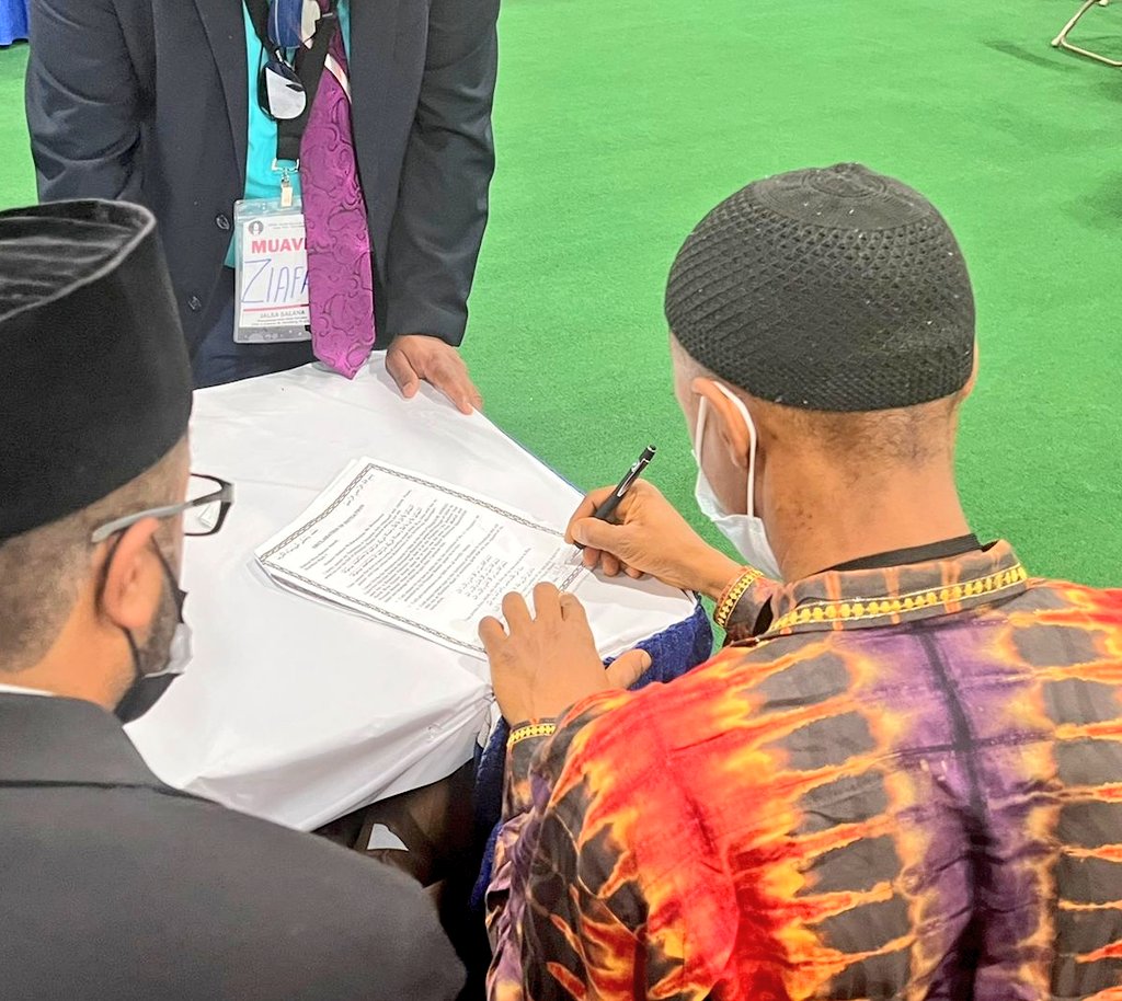 Thanks to God, witnessed another soul enter Islam Ahmadiyya 

THE REAL #JalsaConnect 

Resident of Baltimore, MD and was attending for the first time. After studying, the spiritual atmosphere of #JalsaUSA was the cherry on top! 

Efforts of <a href="/AMC_Baltimore/">Ahmadiyya Muslim Community Baltimore</a>
&amp; <a href="/Tahmed2017/">Tariq Naseem</a>