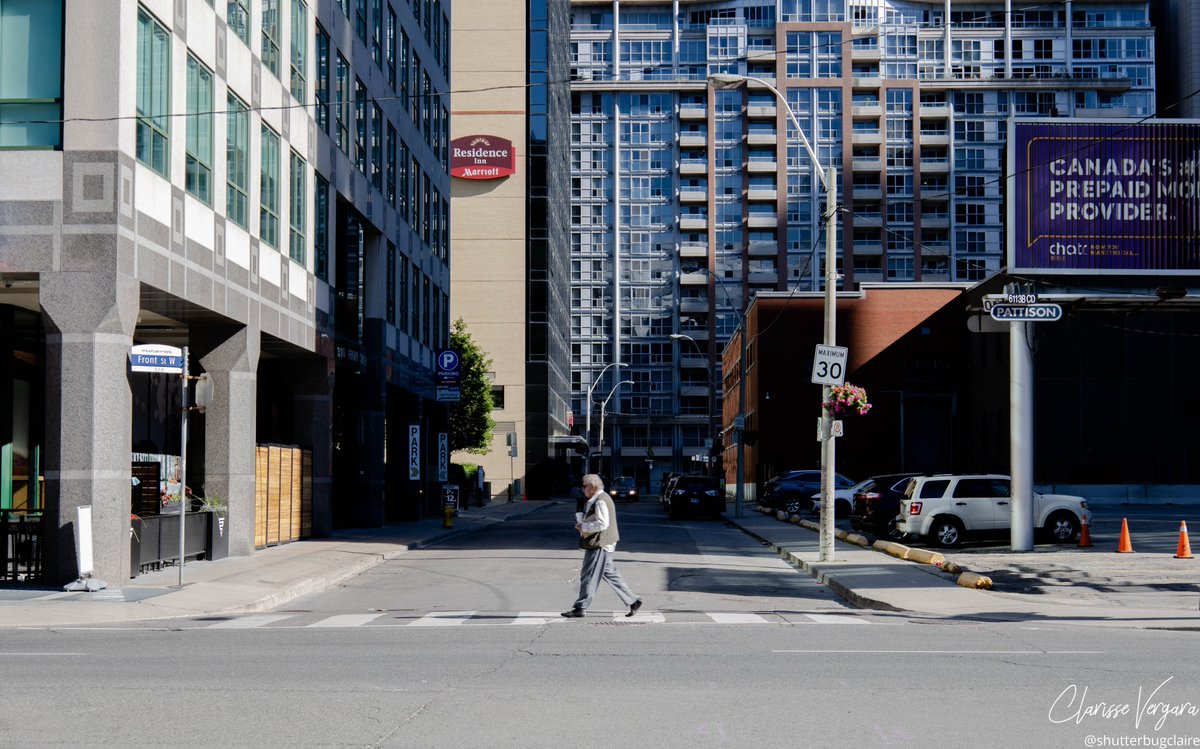 cvergz's tweet photo. Second, we have some street photography around Downtown Toronto.
Follow me on IG: https://t.co/SzGHBlTHwq
#photography #dailyhiveto #canonphotography #streetphotography #citylife #downtowntoronto #6ixclix https://t.co/2DYHKPHQfi