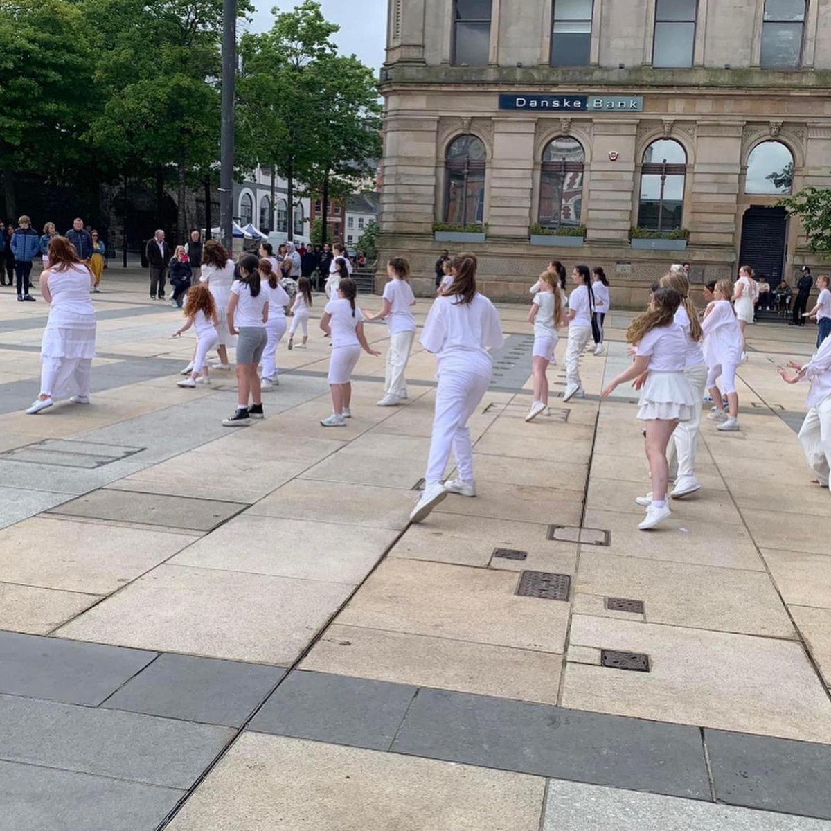 MuseumFreeDerry tweet picture
