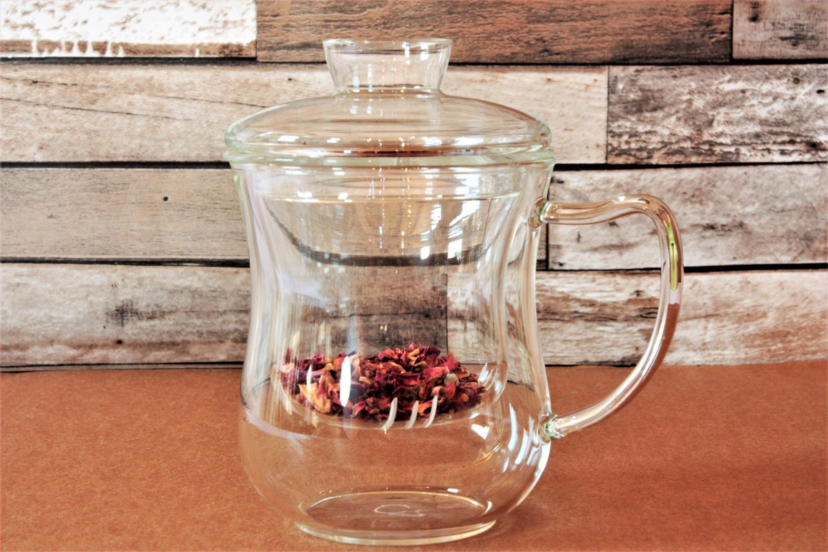 Every good cuppa deserves an equally fabulous mug to be brewed in and this glass mug is no exception!

Made from toughened glass and containing it's own glass infuser, this is a luxurious way to brew your leaves.🍵

bit.ly/3sRJ1Sx