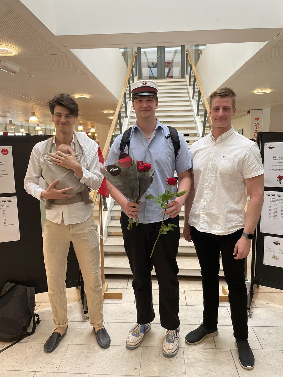 RikkeMller1's tweet photo. Congratulations @BigMacMller 🇩🇰🇩🇰🇩🇰. Graduated, Class of 2022. So proud of you ❤️❤️❤️. #famILLy #myone #ILUDI https://t.co/QnwM1Jw0oL