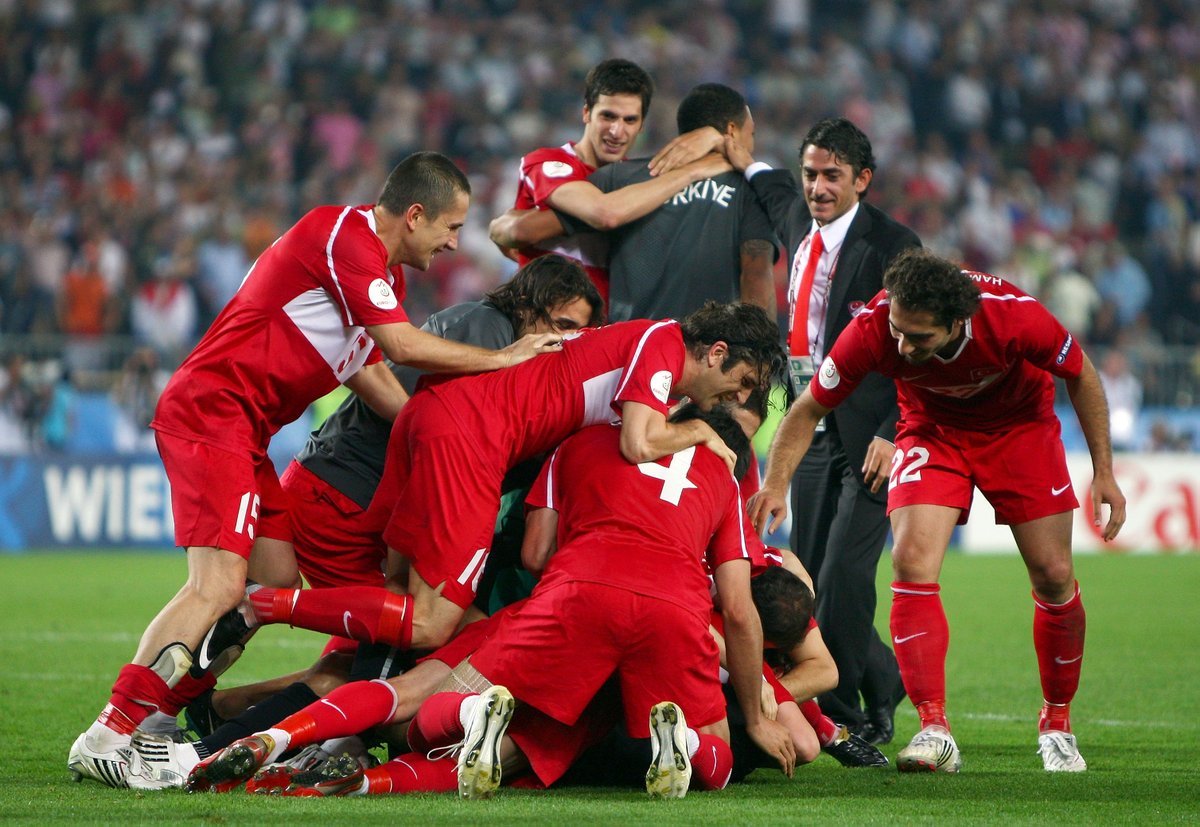 ▪️ 119' ⚽️🇭🇷 (𝟭-𝟬) ▪️ 120+2' ⚽️🇹🇷 (𝟭-𝟭) ▪️ 🇹🇷 win on penalties #OnThisDay in 2008, we witnessed one of the most chaotic finishes to a knockout game that you're ever likely to see 🤯