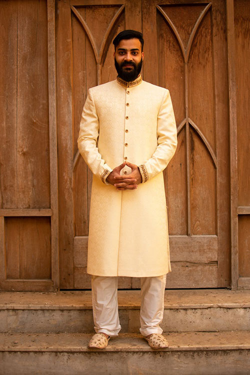 Elegant festive traditional attire of Pakistan. Pristine and neat men’s costume

#Pakistan #Pakistanifolkdress #Pakistanicostume #Pakistaniclothing #nationalclothing #nationalclothes #folkdress #folkclothing #folkgarment #traditionaldress #traditionalcostume #traditionalclothing