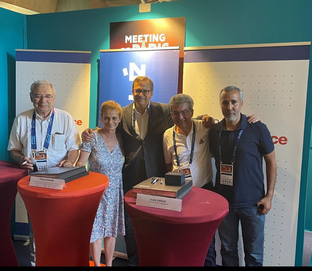 CROS Ăle-de-France (@crosif) on Twitter photo A l'occasion du <a href="/MEETINGPARIS/">MEETING DE PARIS</a>, <a href="/EvelyneCiriegi/">Evelyne Ciriegi</a> Ă©tait prĂ©sente aux cĂŽtĂ©s de <a href="/karampatrick/">Patrick Karam</a> et de @PresidentFFA pour assister au renouvellement de la convention de partenariat entre la RĂ©gion <a href="/iledefrance/">RĂ©gion Ăle-de-France</a> et la <a href="/FFAthletisme/">FFAthlĂ©tisme</a> / <a href="/LIFAthle/">LIFA</a>, ainsi que pour encourager les franciliens. đȘ A l'occasion du <a href="/MEETINGPARIS/">MEETING DE PARIS</a>, <a href="/EvelyneCiriegi/">Evelyne Ciriegi</a> Ă©tait prĂ©sente aux cĂŽtĂ©s de <a href="/karampatrick/">Patrick Karam</a> et de @PresidentFFA pour assister au renouvellement de la convention de partenariat entre la RĂ©gion <a href="/iledefrance/">RĂ©gion Ăle-de-France</a> et la <a href="/FFAthletisme/">FFAthlĂ©tisme</a> / <a href="/LIFAthle/">LIFA</a>, ainsi que pour encourager les franciliens. đȘ