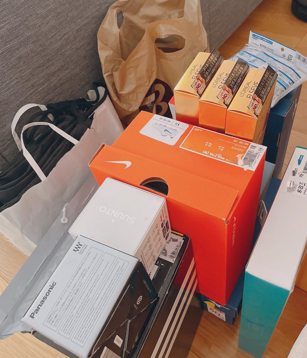 chacha_u28's tweet photo. 週末数ヶ月ぶりに納品をしました📦📦
勝手に寝かせになっていて値上がりした物が多くてラッキー✨✌️

早速売れてる商品もあるし、またセラセン確認するの楽しくなり始めた💓 https://t.co/yz31Gkx28l