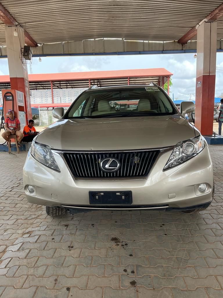 echidiimemotors's tweet photo. 🧳👴🏾🧳
Make: Lexus
Model: Rx350
Year of manufacture: 2011
Condition: Foreign Used
Transmission: Automatic
Price:#8.6million
Location: Lagos
For more inquiries Dm on WhatsApp:+2347036231617
#Yusfechi #echidiimeworldwide https://t.co/mrr8igGxvP