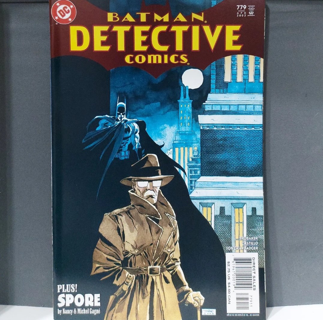 DCComics_collec's tweet photo. More Tim Sale cover goodness with...
Detective Comics issue 779, February 2003 by Ed Brubaker and Tommy Castillo.
Dead Reckoning part 3, the Penguin is dead... or is he?
Always nice to see Commissioner Gordon get some cover action.
#dccomics
#RIPTimSale
#Batman https://t.co/WmuaC4ENpv