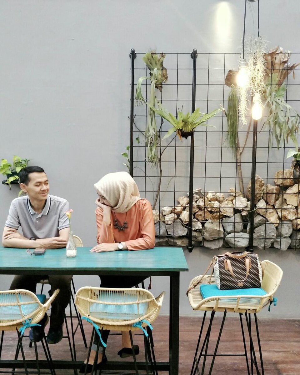 Alhamdulillah yang jadi suami si baik hati dan penyabar ini. Berumahtangga pasti ada aja cobaannya, tp kalo memang pasangannya ga banyak tingkah insyaAllah hempas aja tuh gangguan2 dr luar